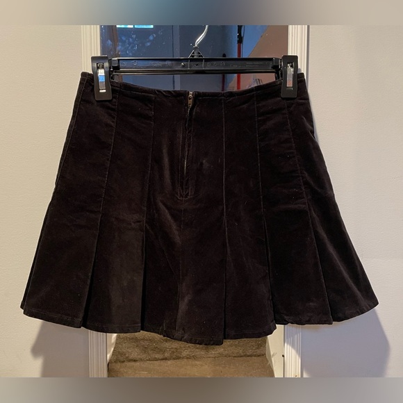 Women’s Black Mini Skirt. Clean and in Good Condition. Size Small. $7 - Picture 5 of 5